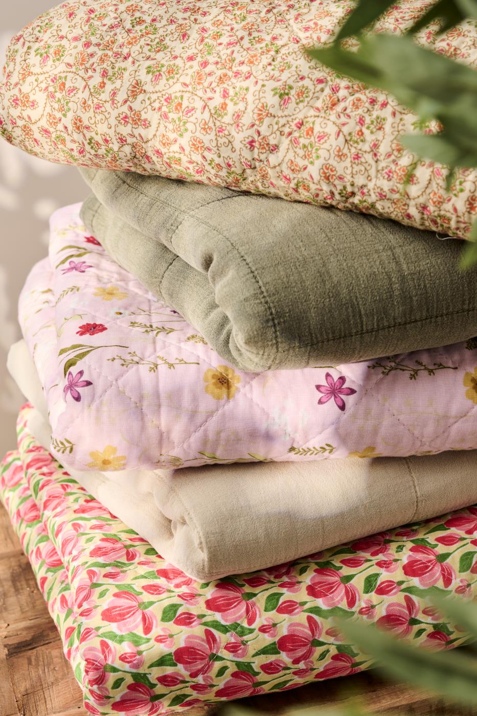 Ib Laursen - Quilt Rosa med havens blomster