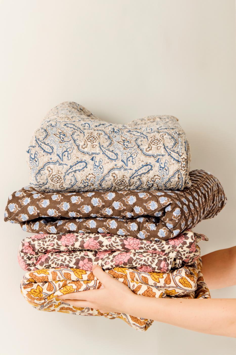 Ib Laursen - Quilt naturfarvet med grå, gule og orange vinranker 130 x 180 cm med flere