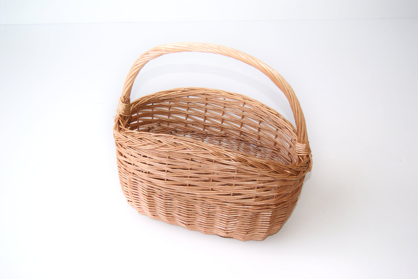 Bykurv oval af rødpil L 40 x B 20 x H26 cm