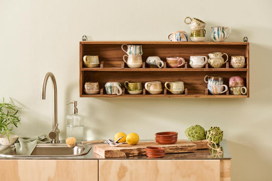 Ib Laursen væghylde i genbrugstræ, B 95 x D 12 x H 31 cm. Med 2 hylder og 16 rum – ideel til praktisk og dekorativ opbevaring.