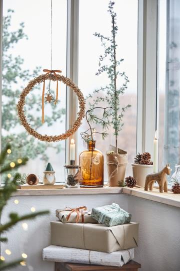 Ib Laursen - kunstigt cedertræ i papirpotte H 95cm (2. sortering)