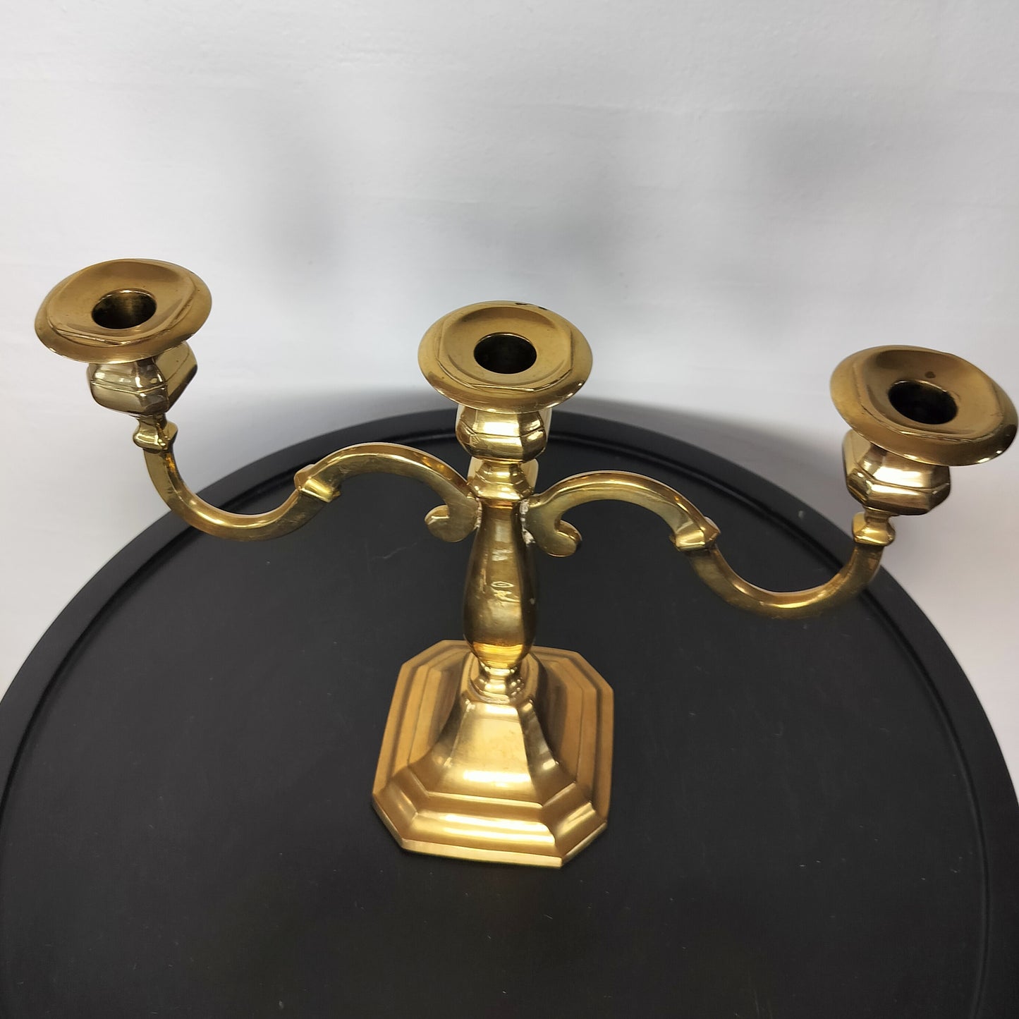 Secondhand - 3-armet messing lysestage til stagelys