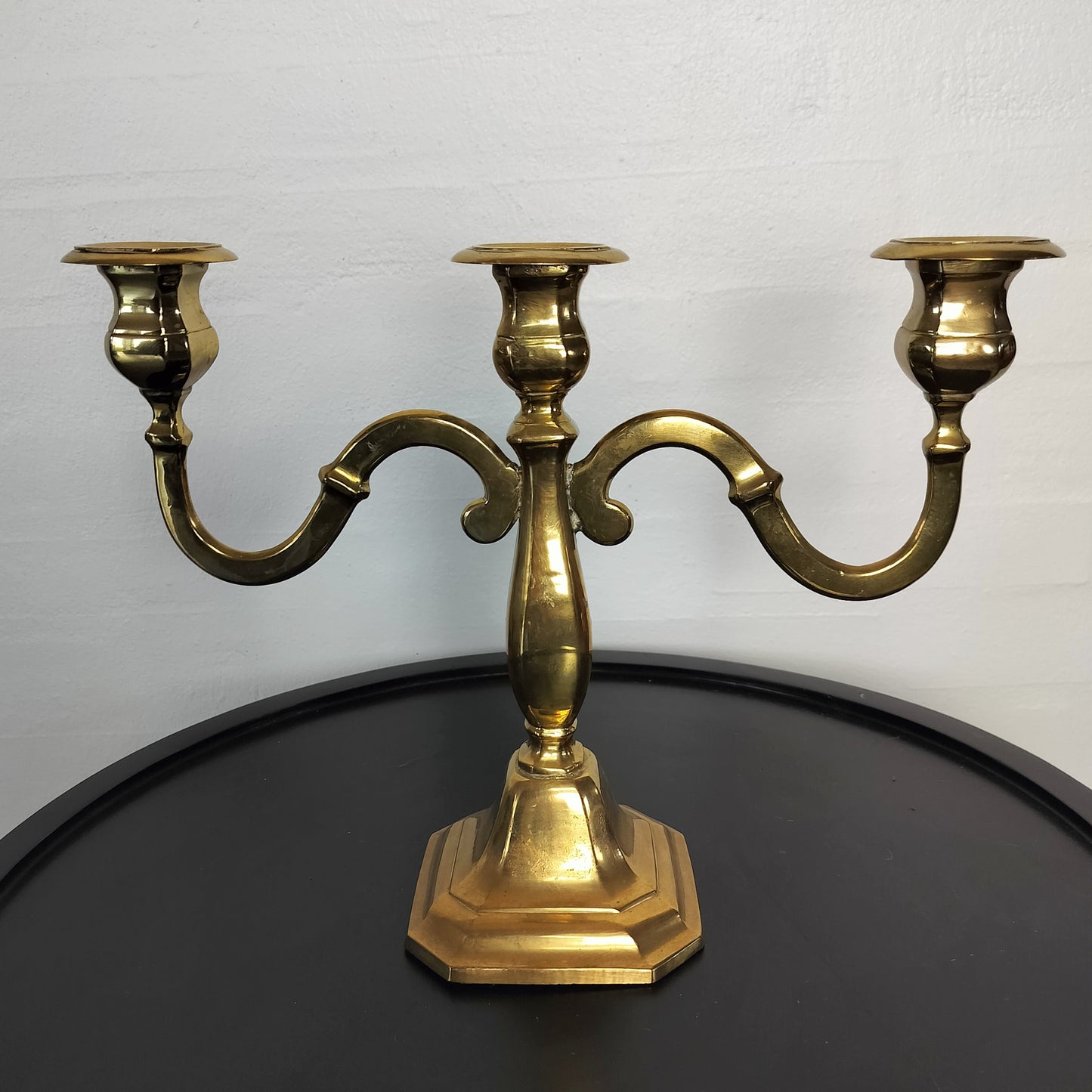 Secondhand - 3-armet messing lysestage til stagelys