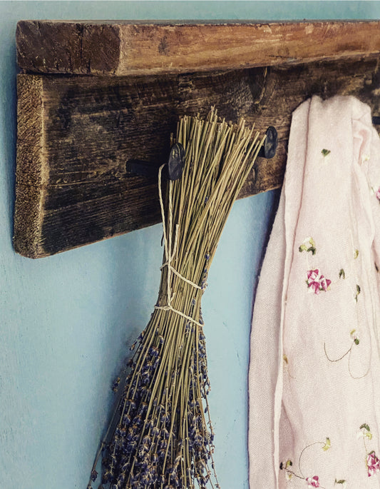 Knagerække af genbrugstræ med hylde og 4 kroge