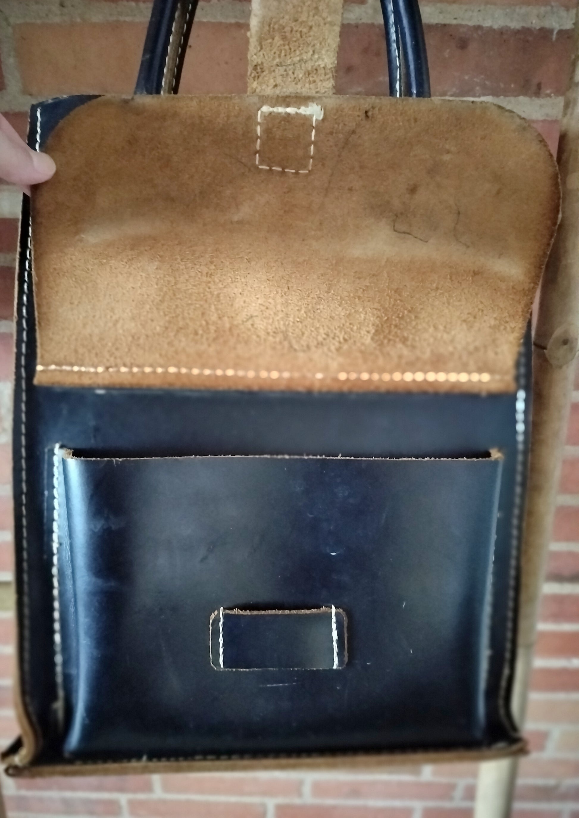 Forlomme af Secondhand - sort shopper af kernelæder