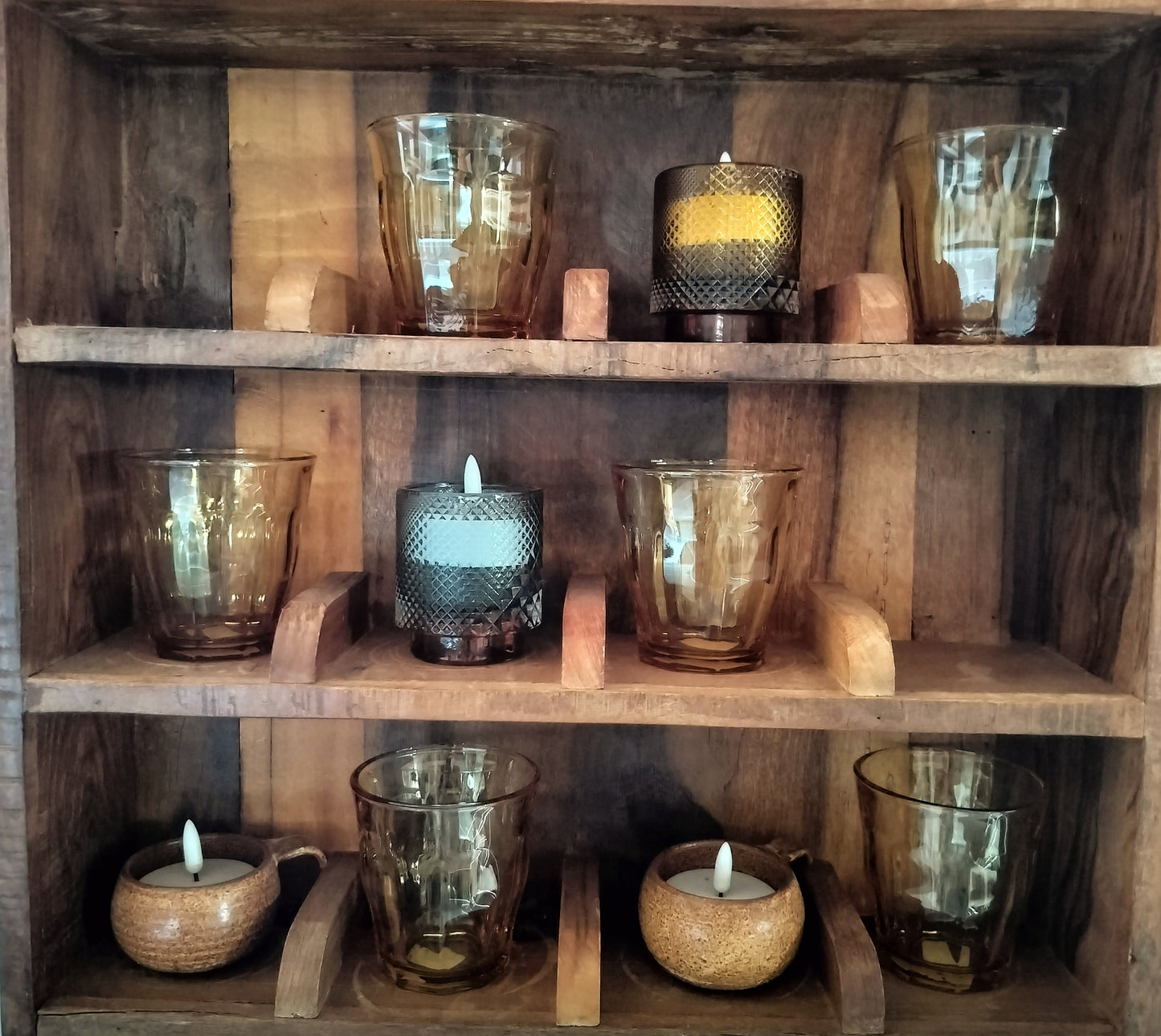 Ib Laursen 6 stk. drikkeglas i brunt glas i væghylde