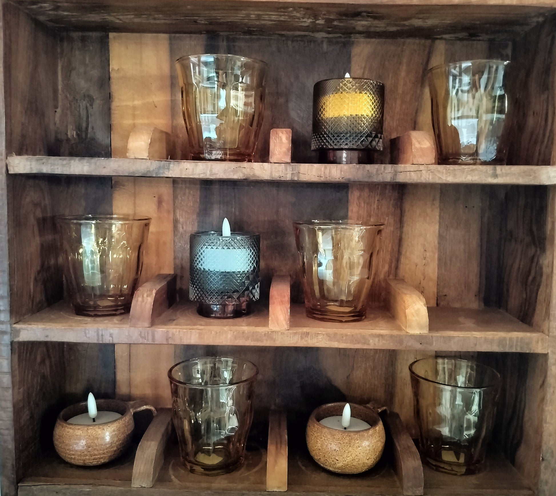 Ib Laursen 6 stk. drikkeglas i brunt glas i væghylde