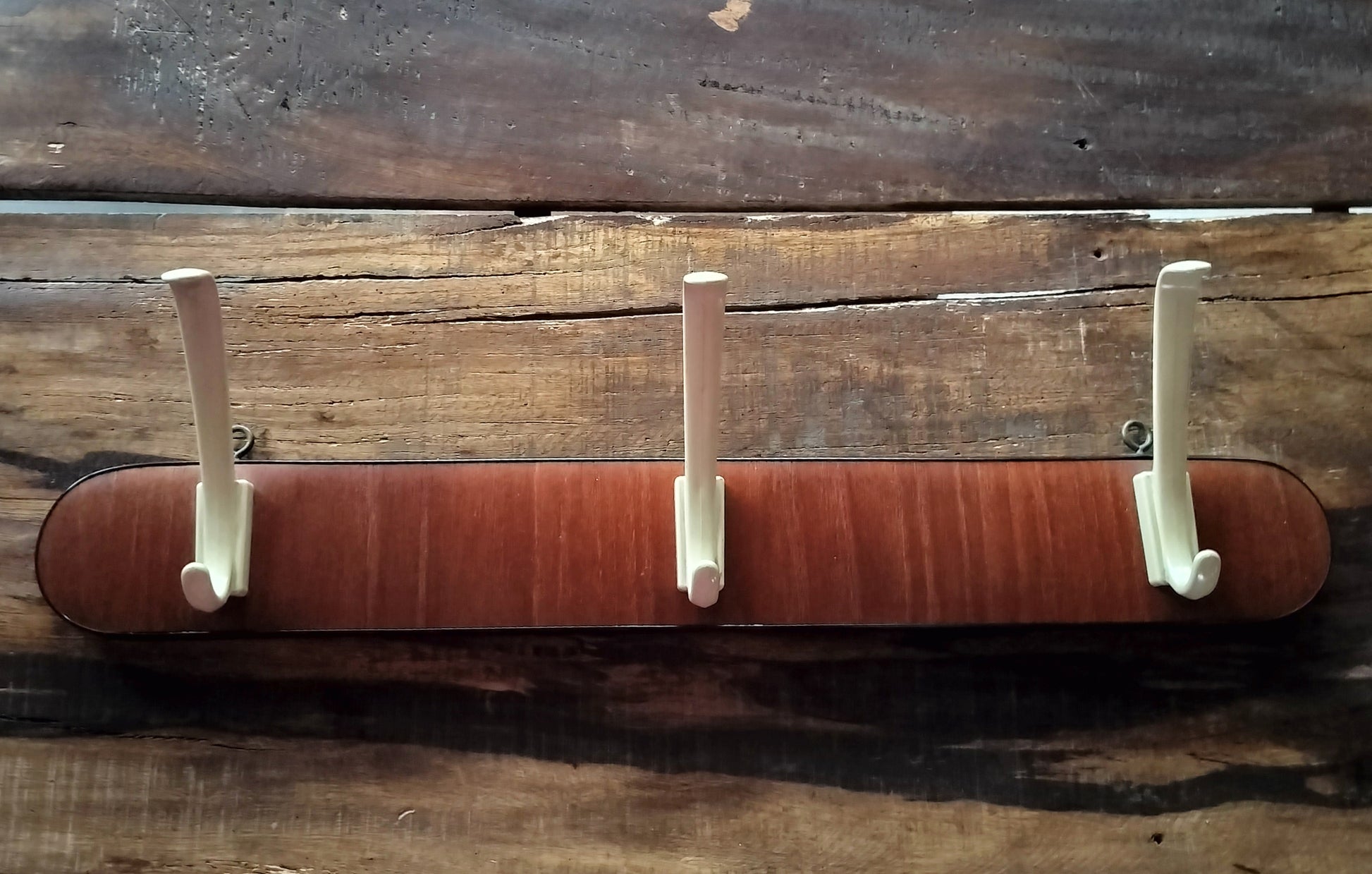 Secondhand - Retro knagerække med 3 plastik knager