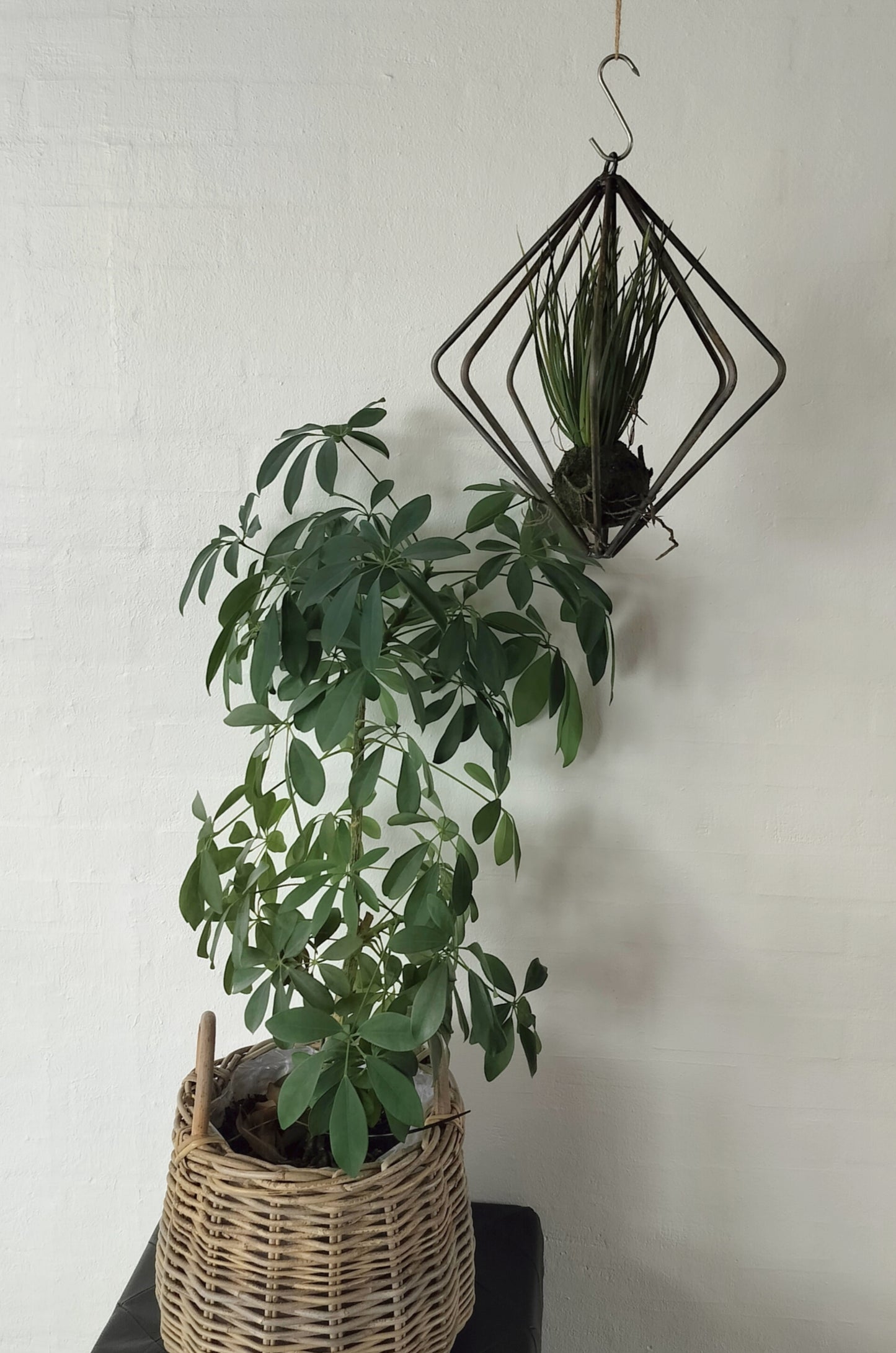 Metal Dekorations skulptur til ophæng LAV med kunstig blomst