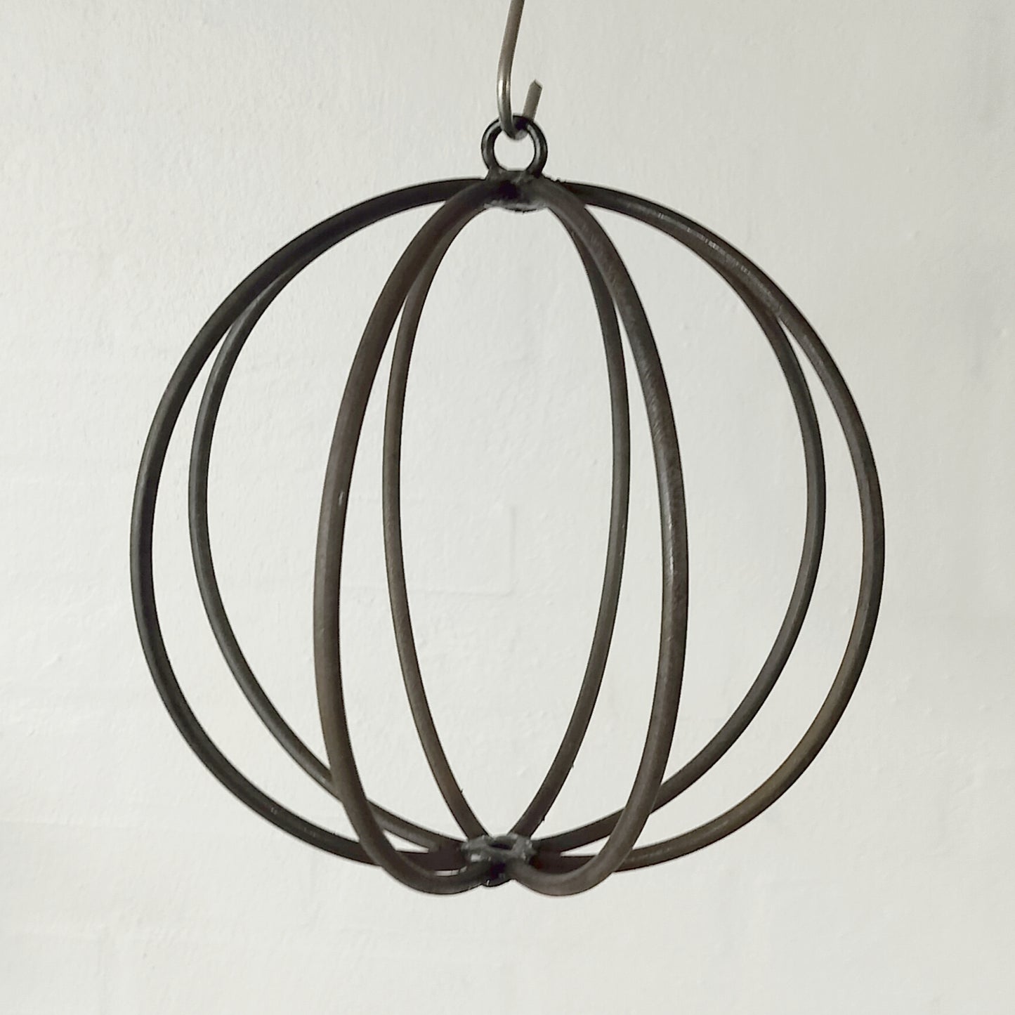 Metal dekorations kugle til ophæng LILLE