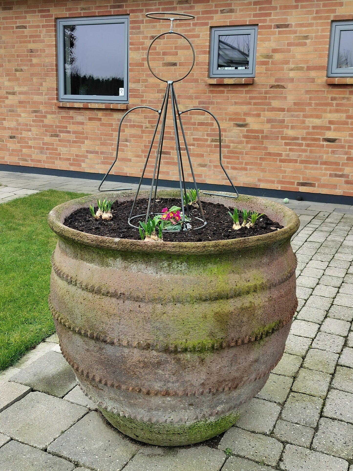 Stor Metal Engel i udendørs blomsterkrukke
