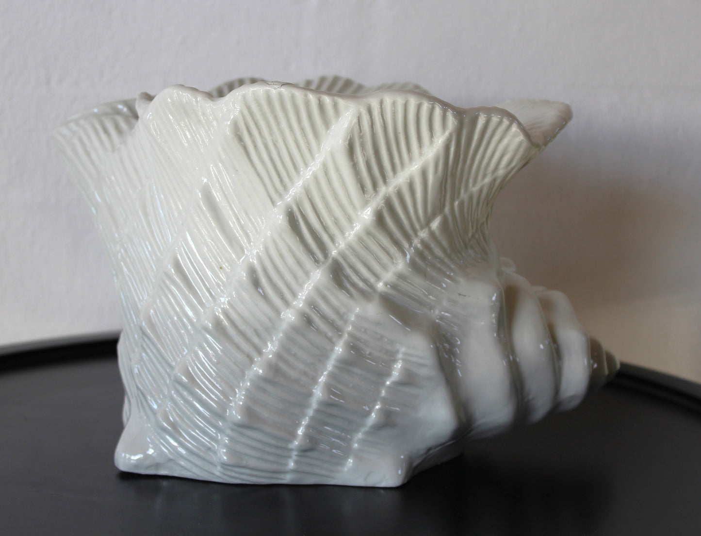Secondhand - Hvid konkylie vase/potteskjuler
