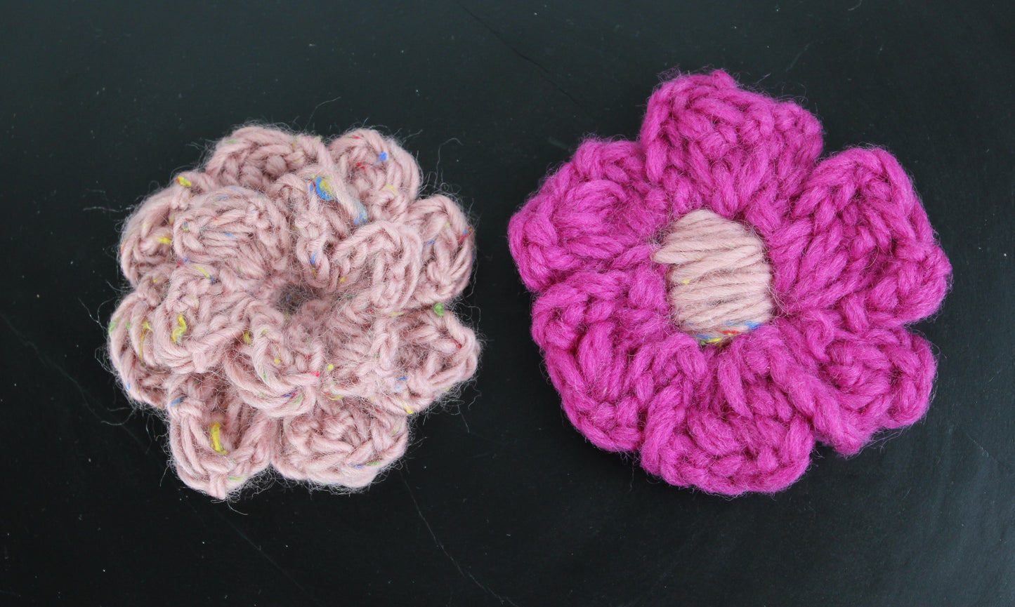 Homemade - 2 stk. hæklede blomster brocher (uld)(2)