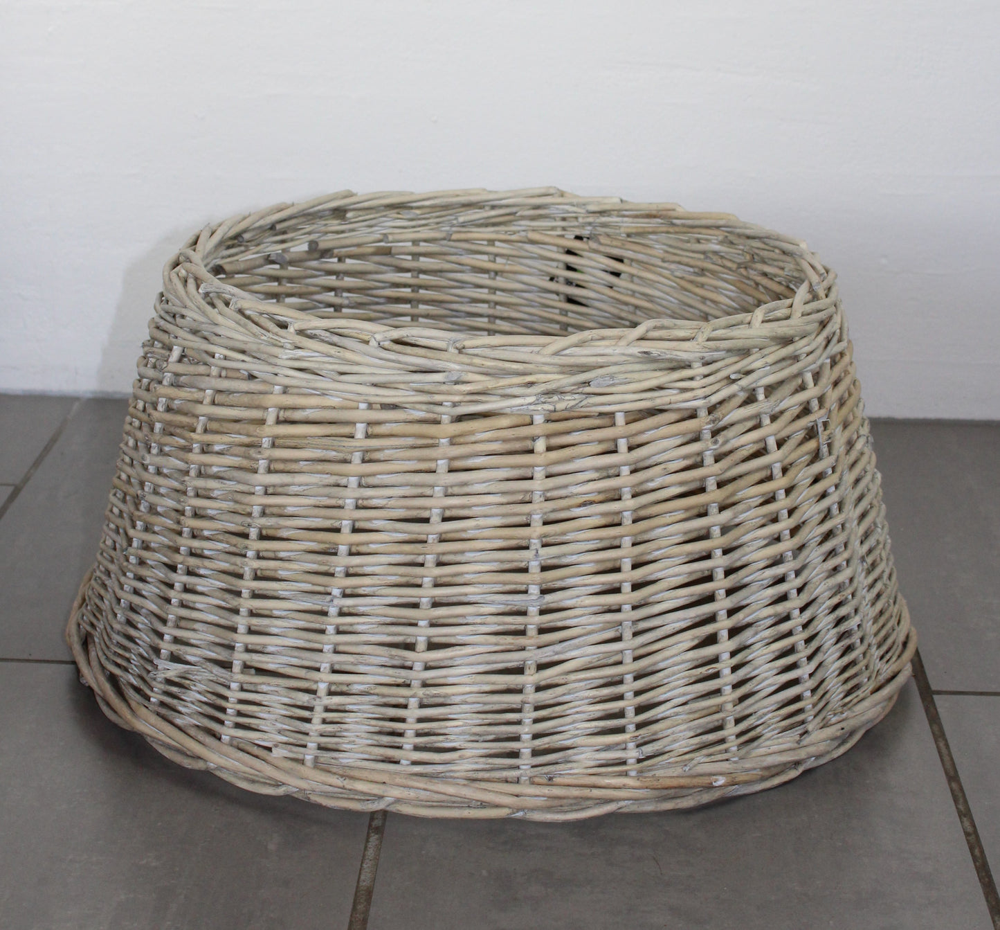 Skjuler til juletræsfod af pil Ø 39/51 cm x H 24 cm