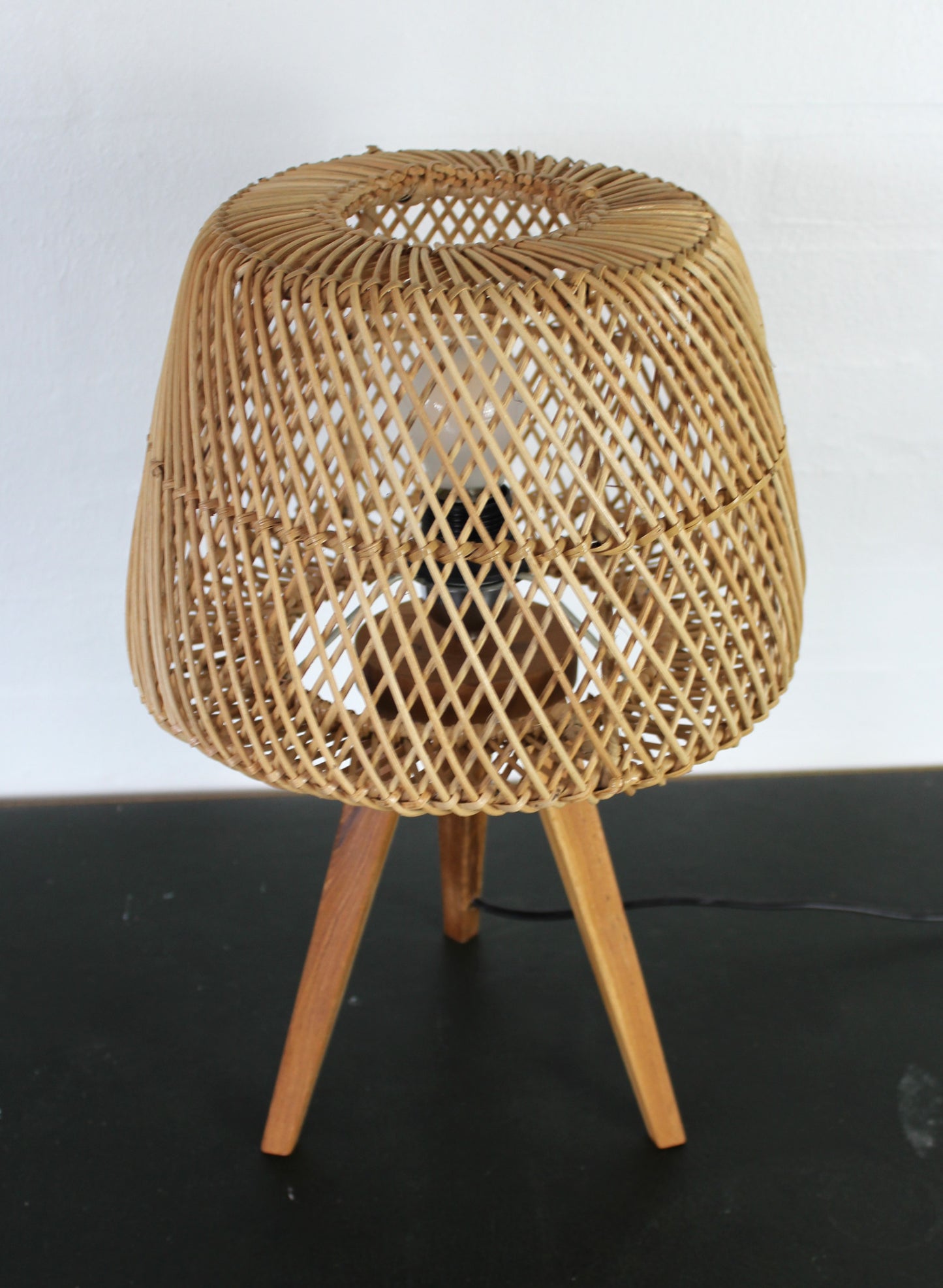 Outlet - Flettet rattan bordlampe Ø 29 x H 42 cm