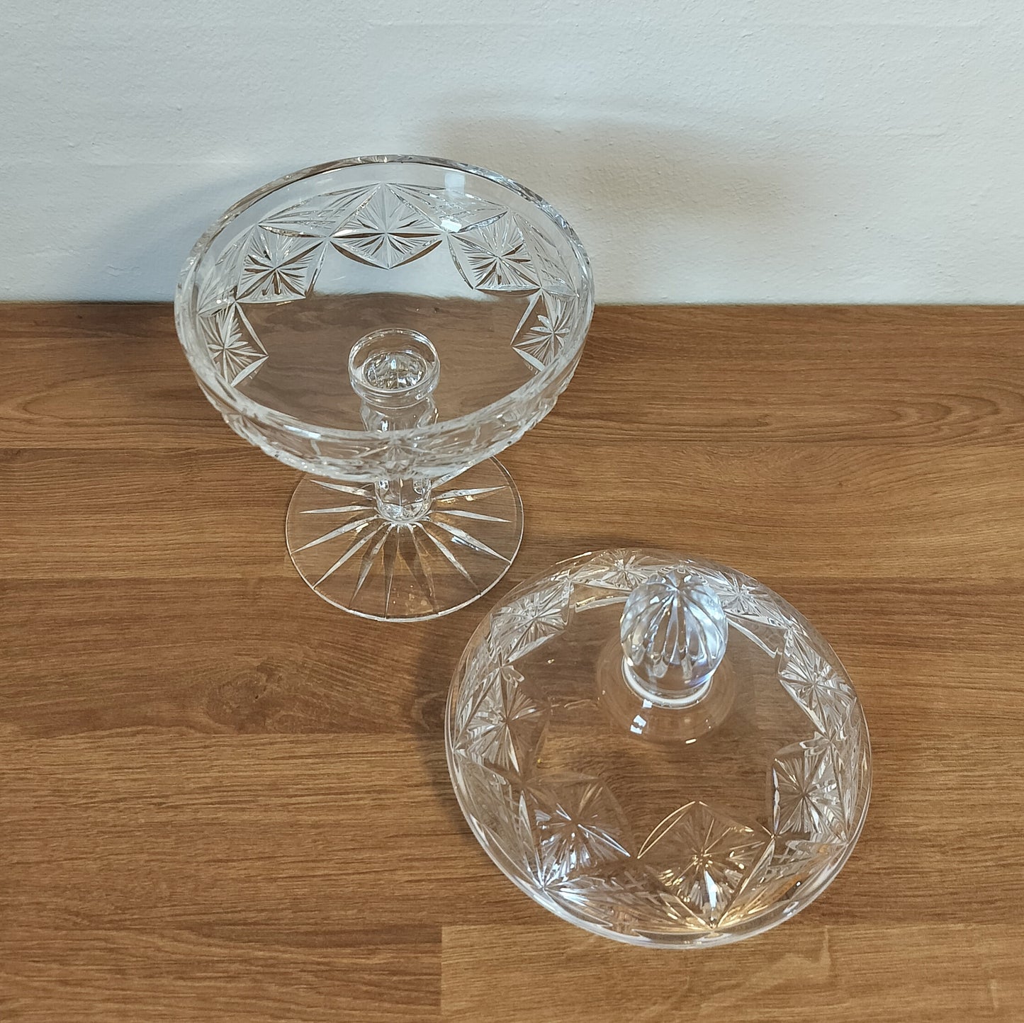 Secondhand - Bonbonniere i glas med låg H 21 cm
