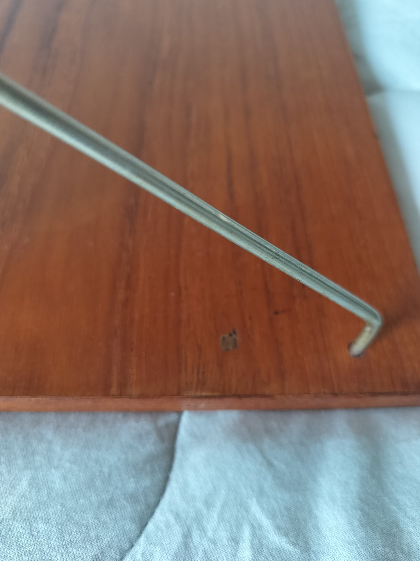 Secondhand - Teak hylde med ophæng L 70 x D 20 x H 20 cm.