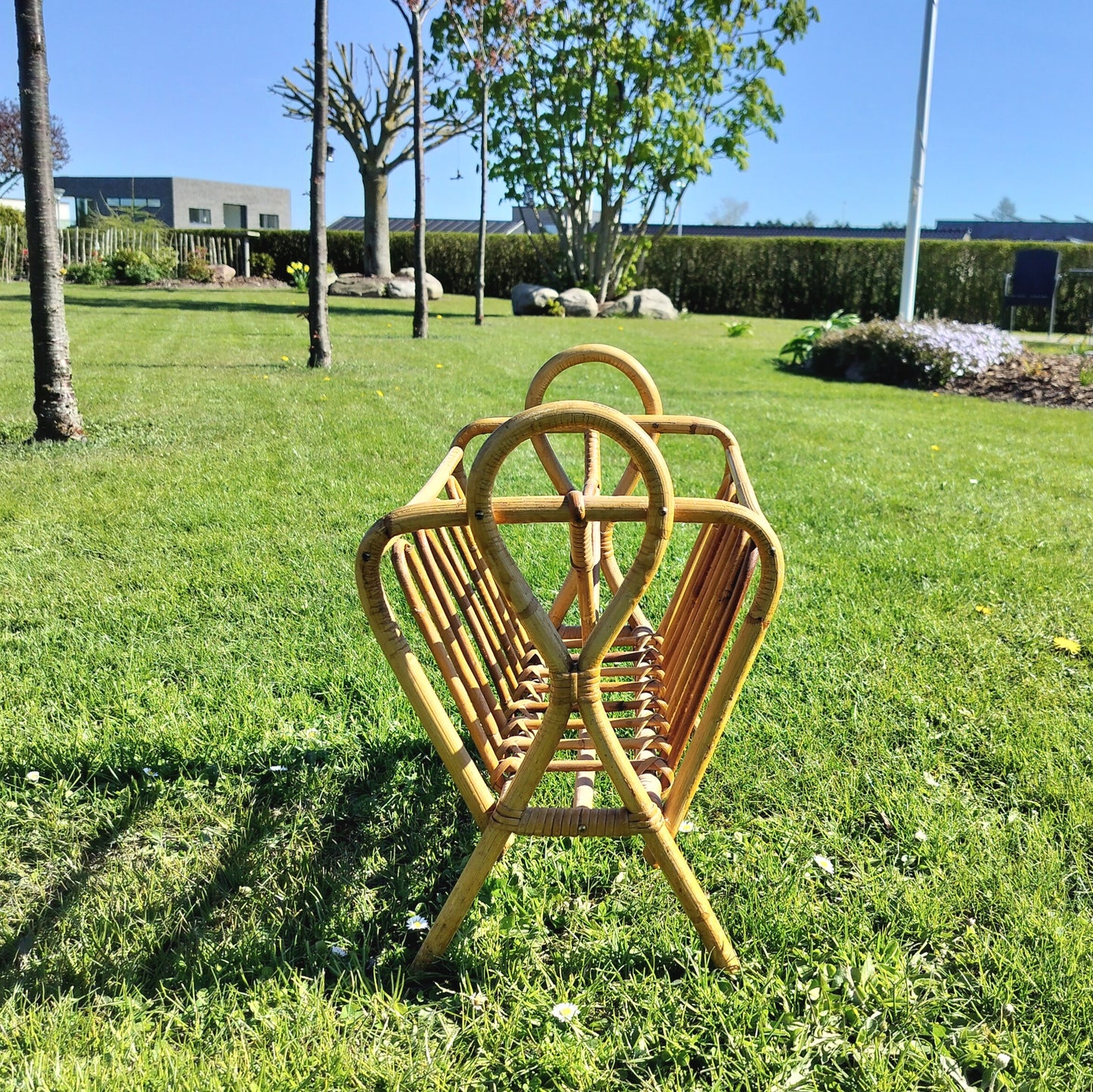 Secondhand - Bambus avisholder med håndtag i hver ende
