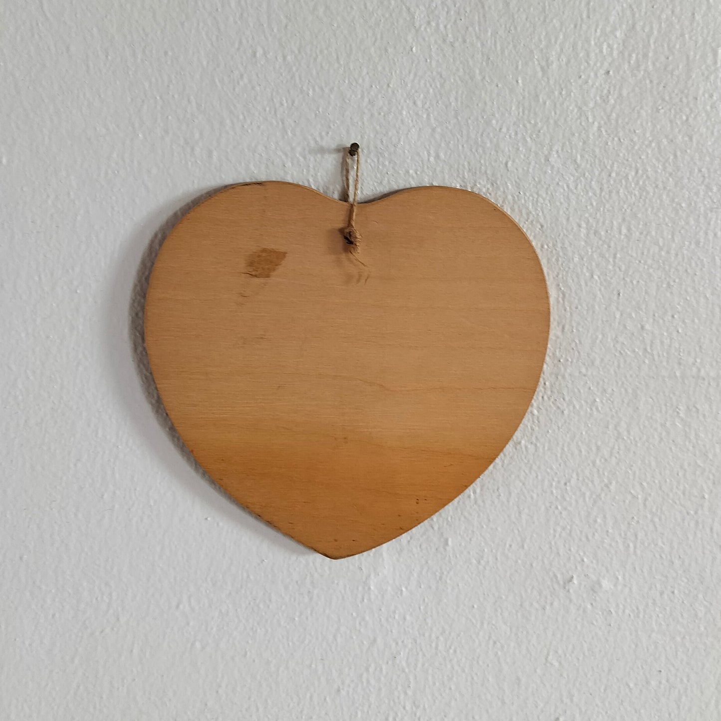 Secondhand dekorationshjerte / lokumshjerte med tekst, bagsiden
