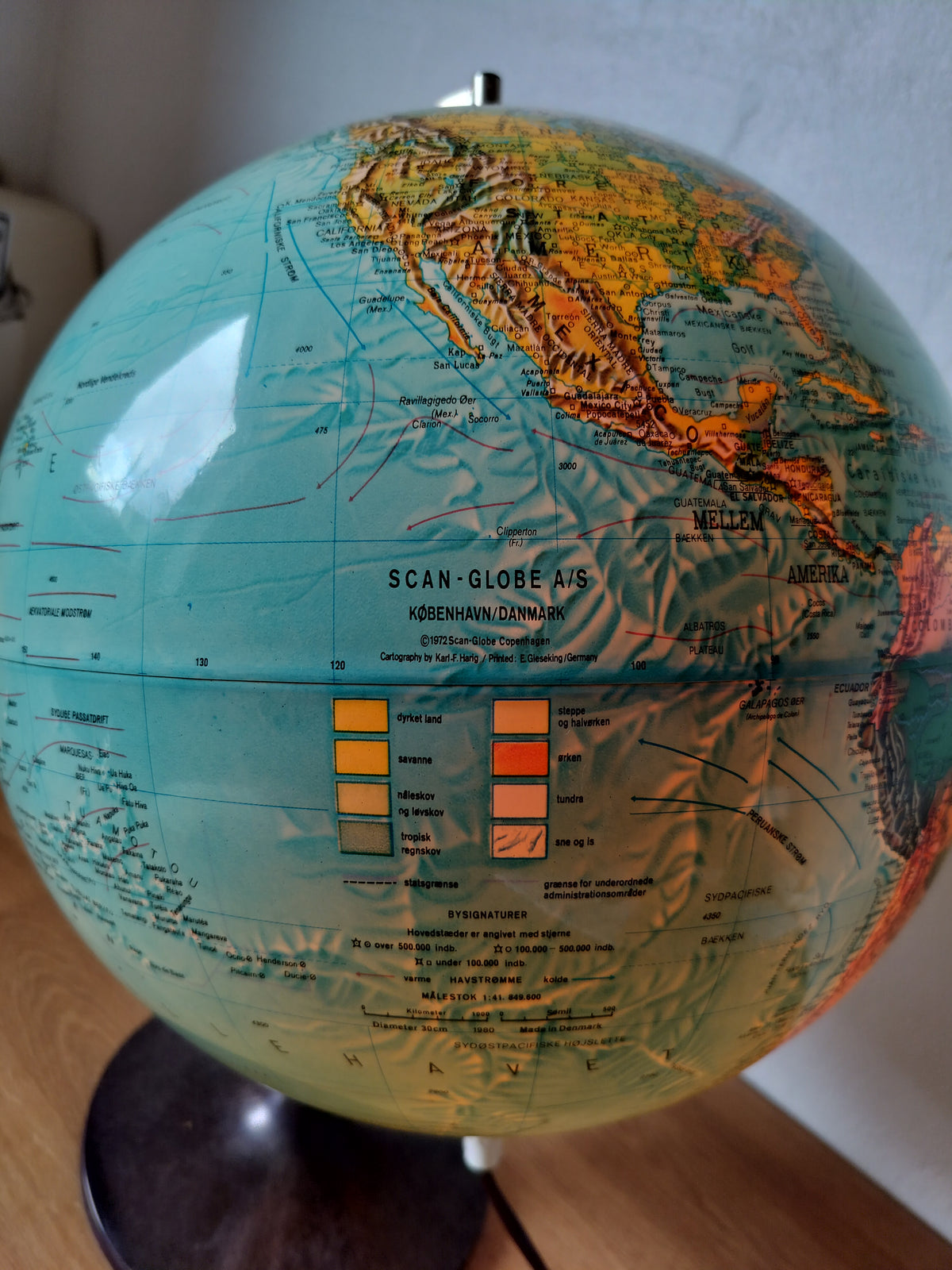 Secondhand - Scan-Globe Globus på brun plastik fod (1972)