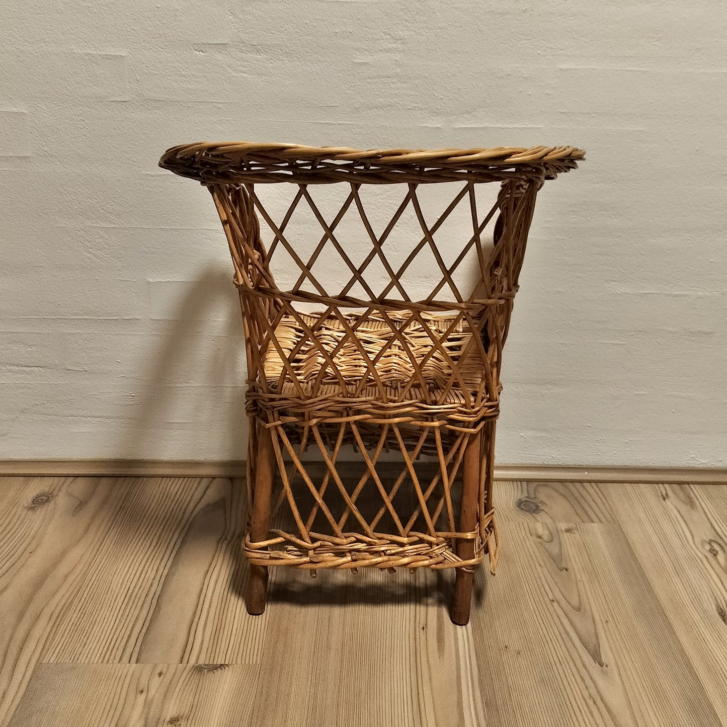 Secondhand - Flettet børnekurvestol