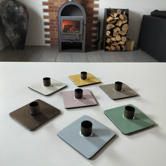 Secondhand - Lot med 7 stk. lysestager i forskellige farver til 2,2 cm lys (kronelys)