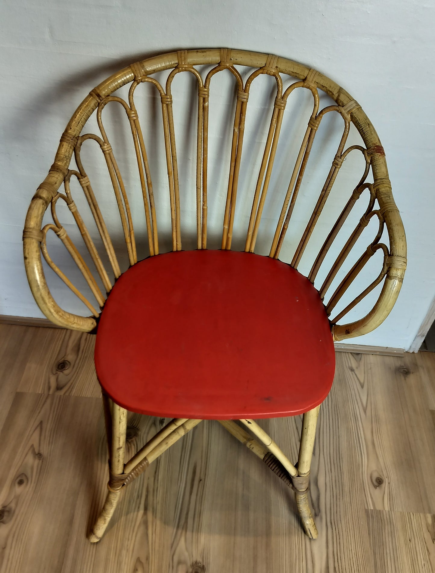 Secondhand - Vintage bambus stol med rødt sæde
