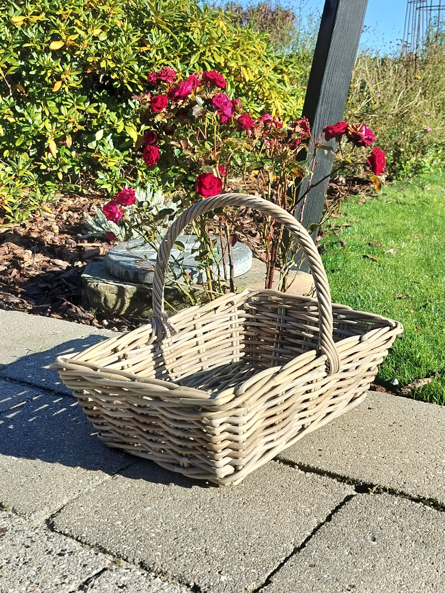Flettet bykurv i grå rattan L 43 x B 31 x H 14 cm