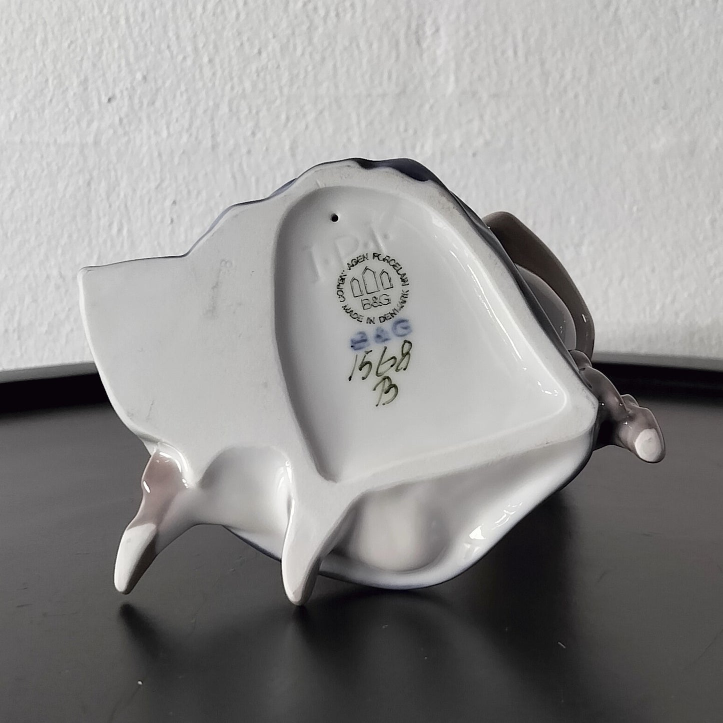 bunden af Secondhand - Bing og Grøndahl Figur nr. 1568 "LEGENDE BØRN"