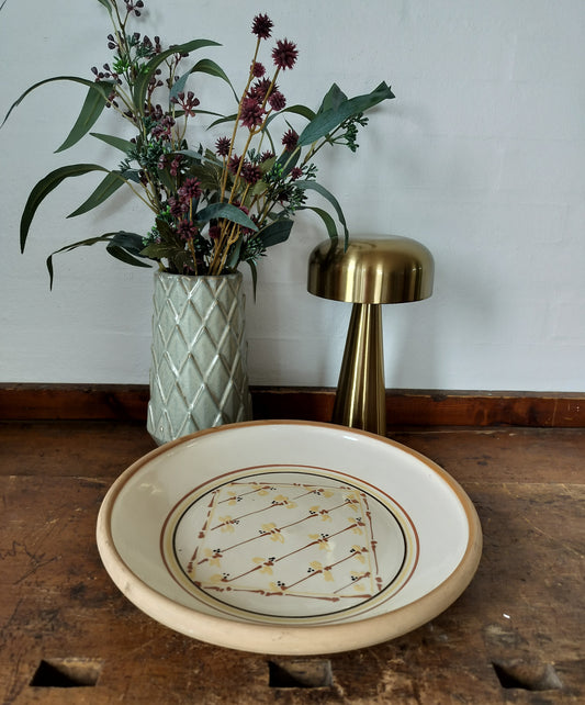 Secondhand - Lerfad dekoreret indvendig Ø 30 cm og H 4,5 cm.