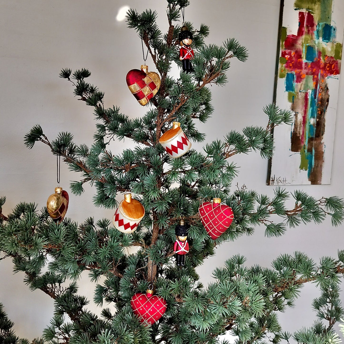 julekugler på cedertræ