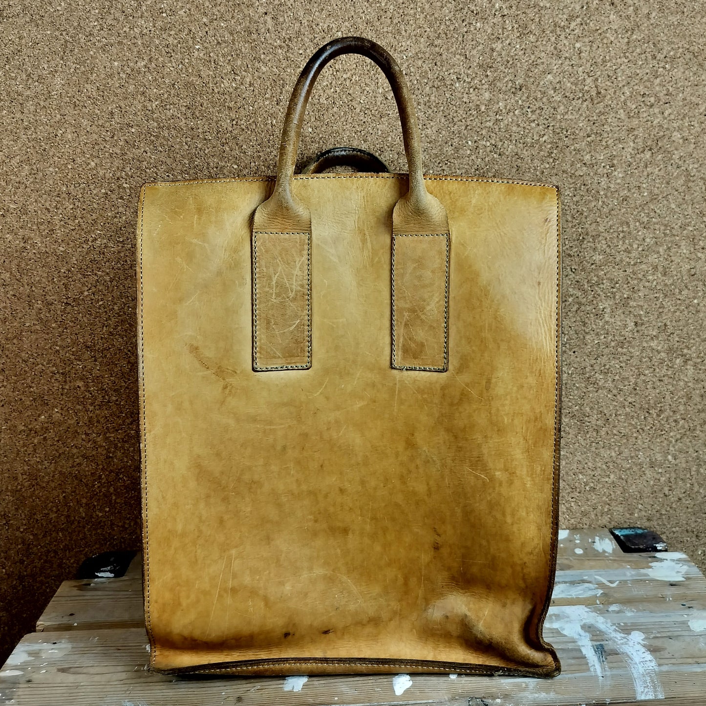 Secondhand - Shopper af kernelæder (patineret), bagside