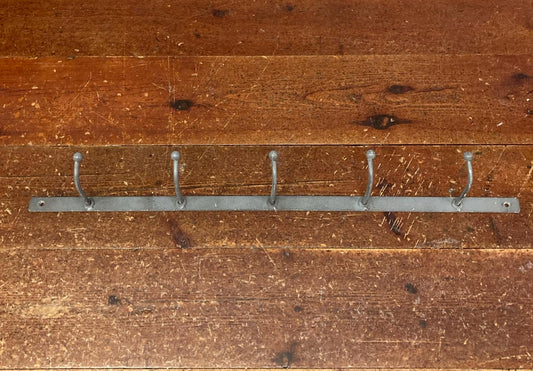 Secondhand - Rustik knagerække af jern med 5 knager