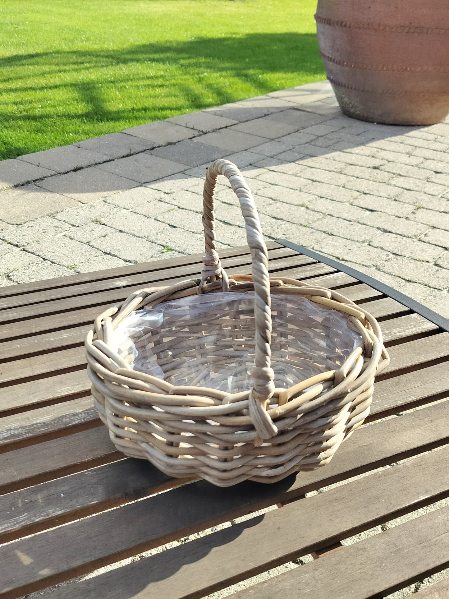 Mini bykurv ovalformet i flettet grå rattan S: L 27 x B 25 x H 13 cm