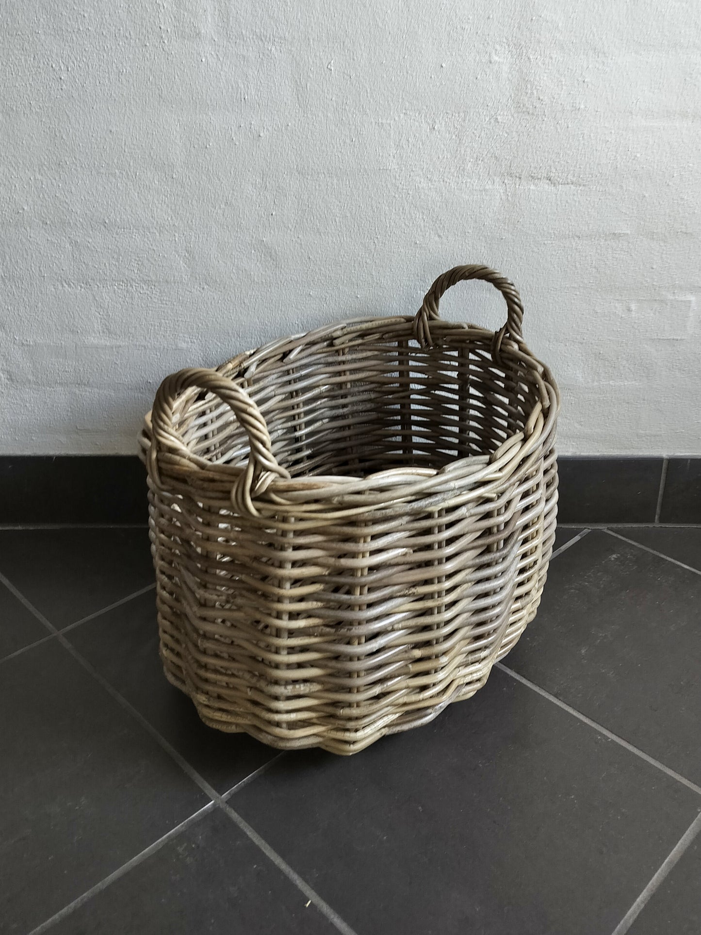 Flettet oval rattan tøjkurv L 43 x B 35 x H 30 cm