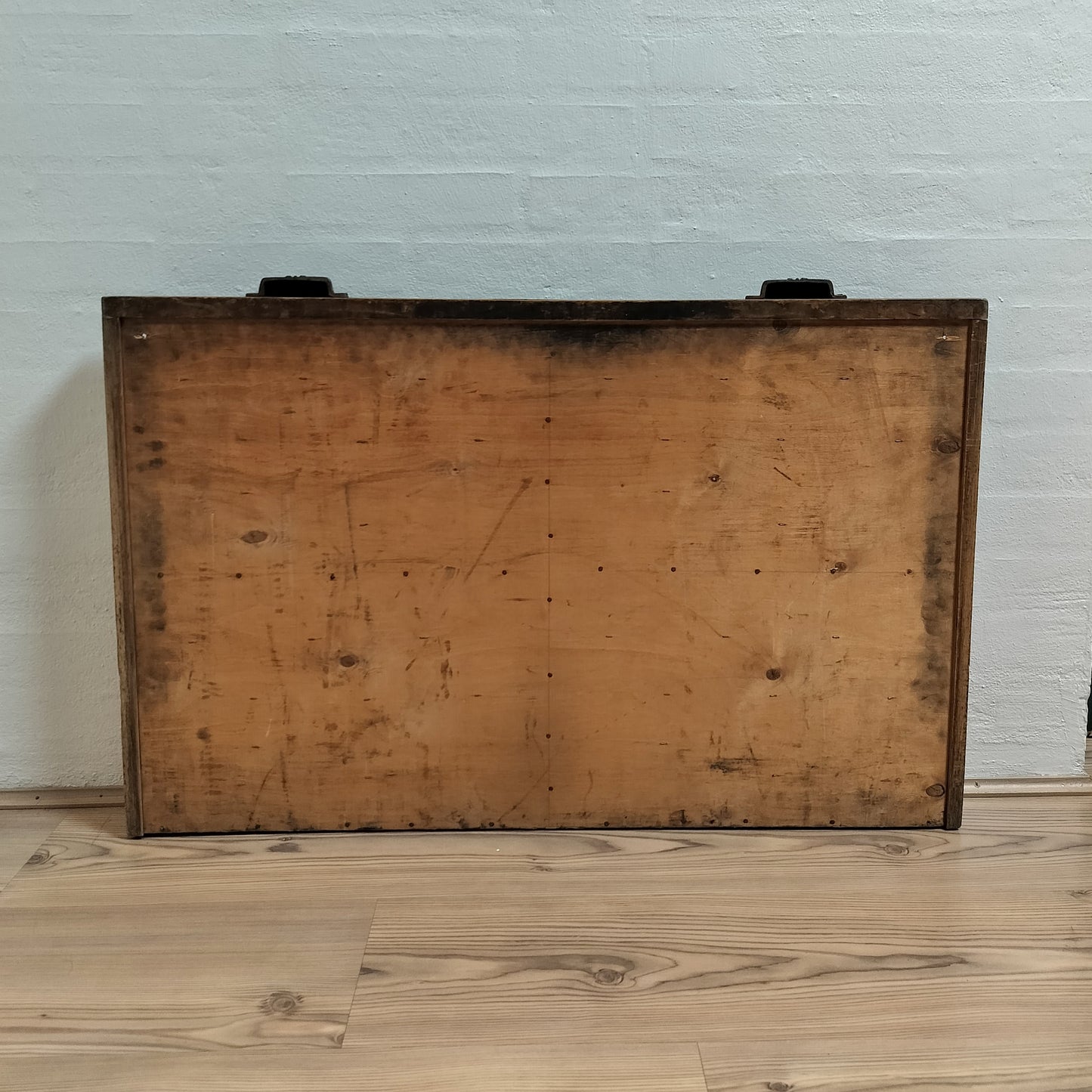 Secondhand - Sættekasse B 82,8 x D 5 x H 55 cm bagside