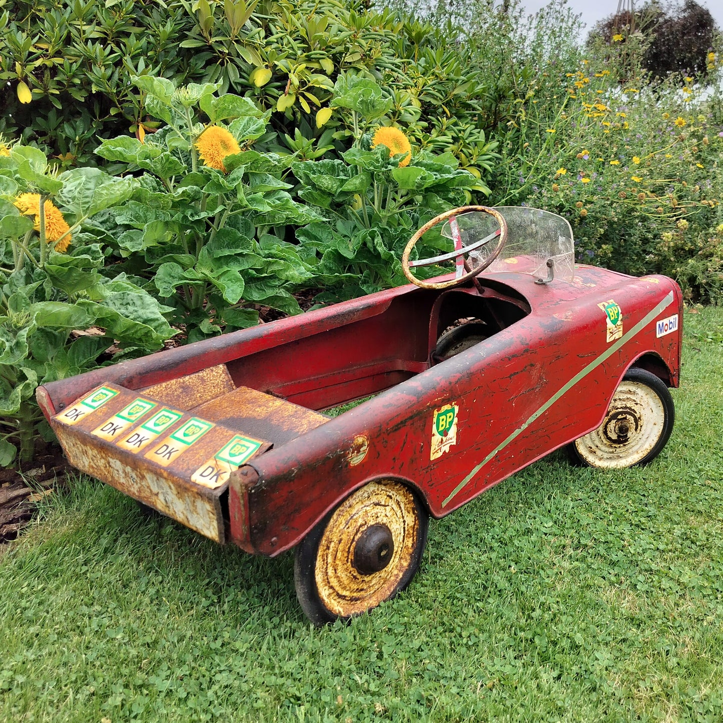 Secondhand - Gammel pedalbil