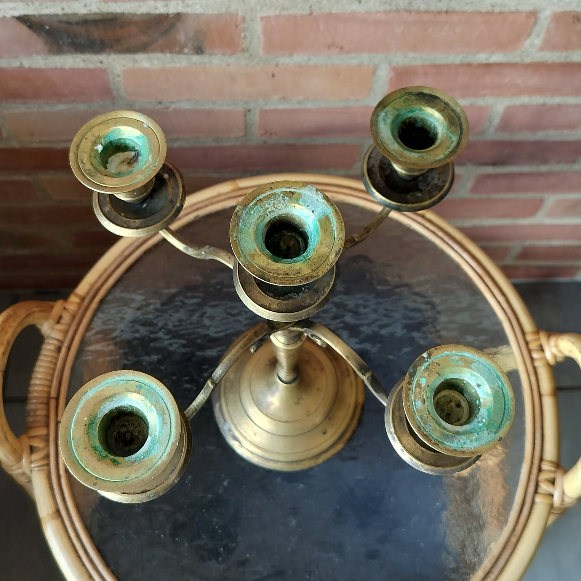 Secondhand - 5-armet messing lysestage til stagelys (patineret)