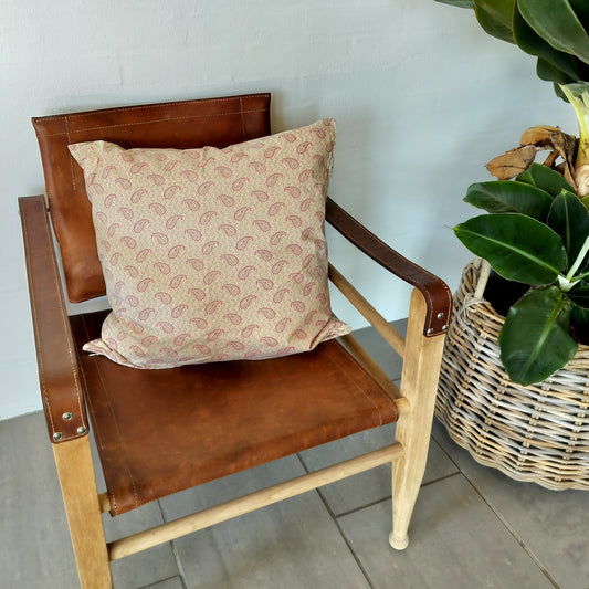 Beige med lyserød og grå Paisley mønster 50 x 50 cm