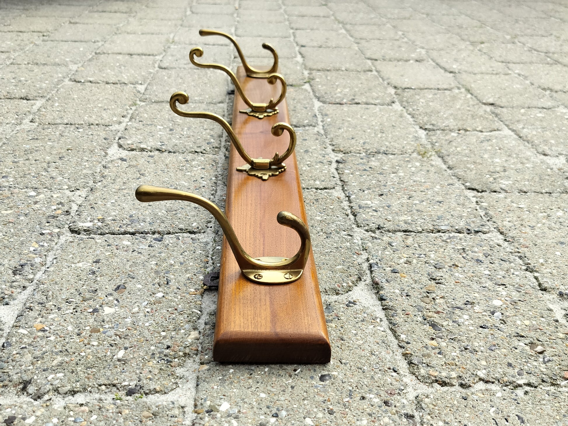 Secondhand - Knagerække med 4 messing knager