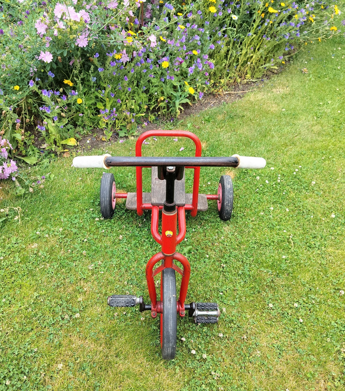 Secondhand - Trehjulet cykel med ståplads til bedstevennen bagpå