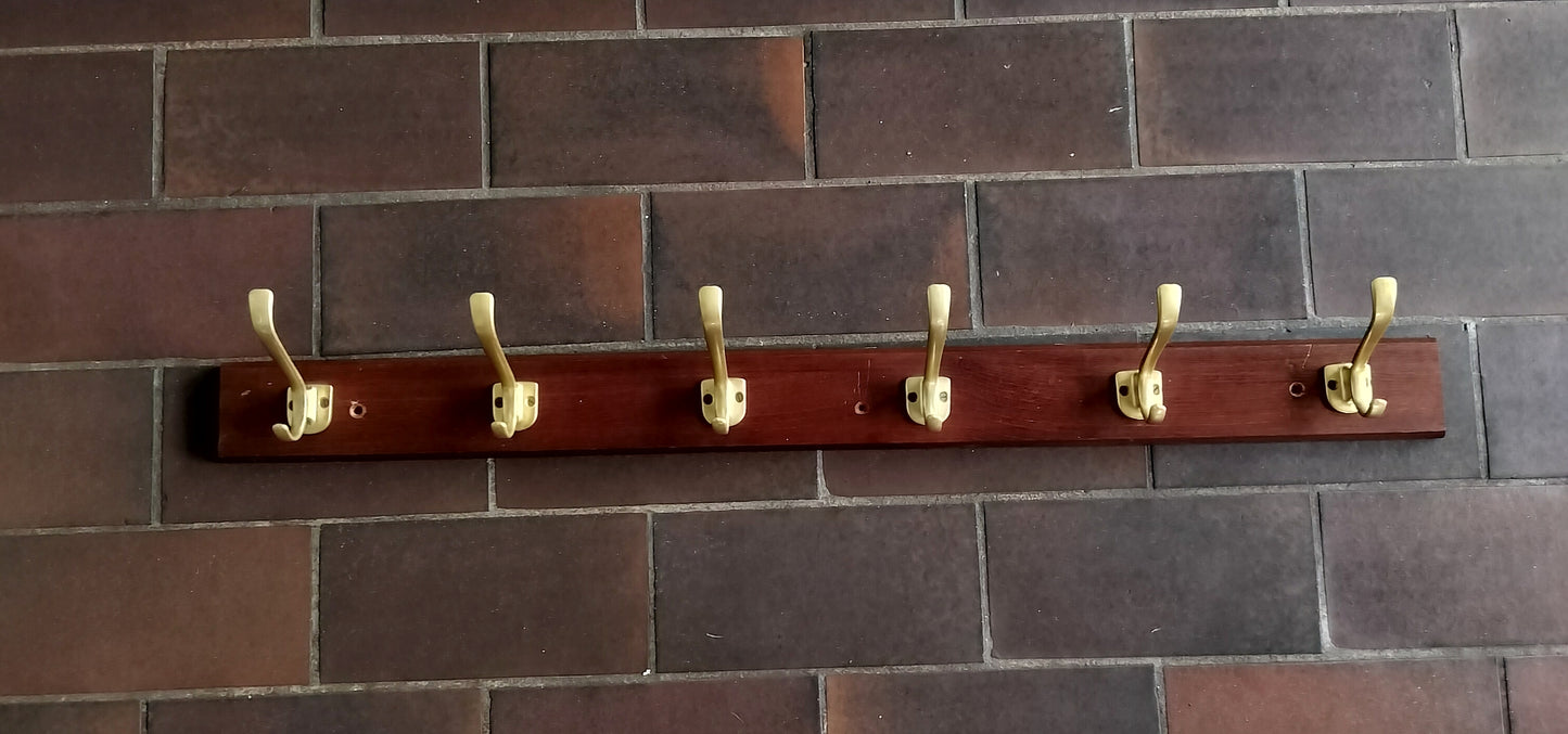 Secondhand - Teak knagerække med 6 messing dobbelt knager (mørk teaktræ)