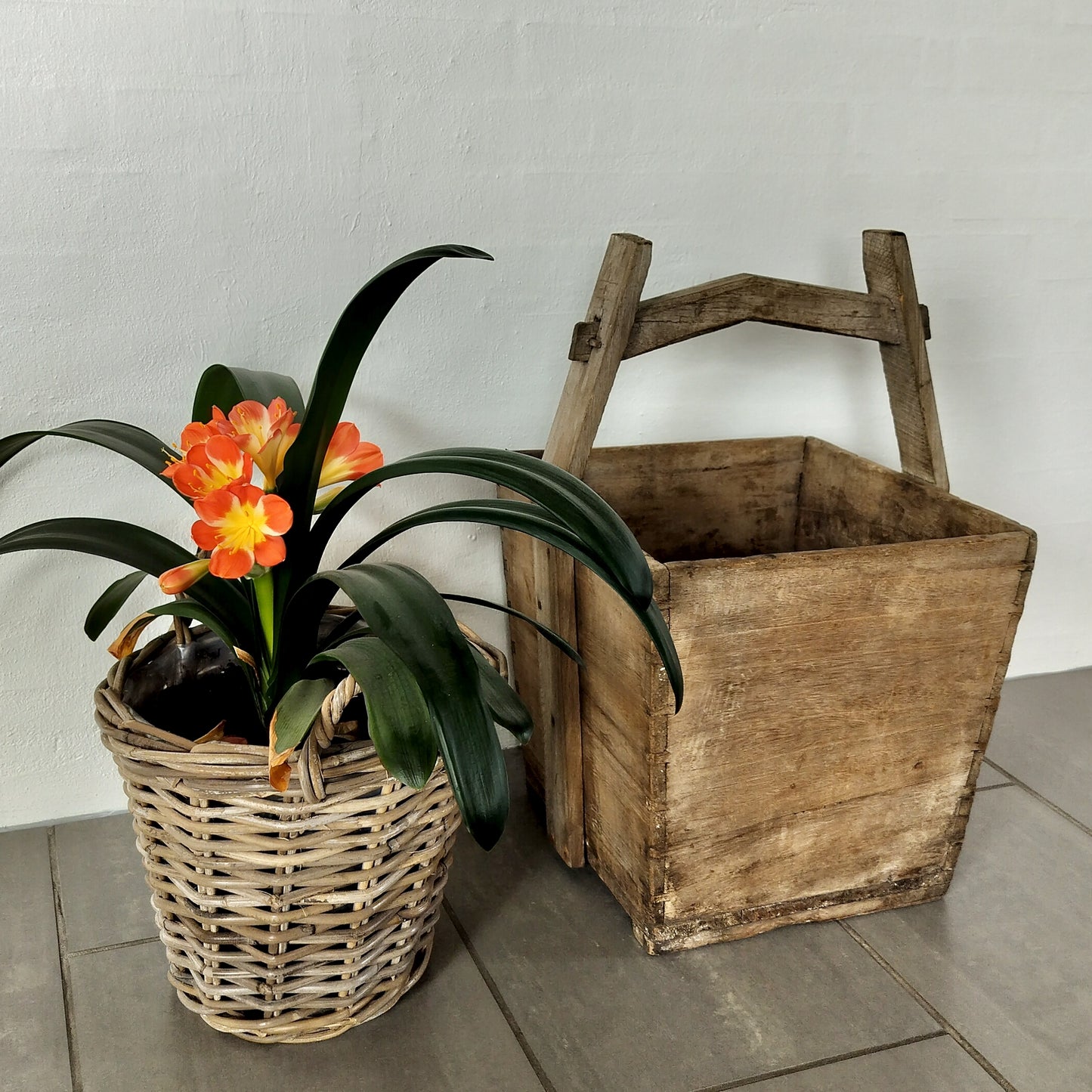 Kurv m. høj hank UNIKA