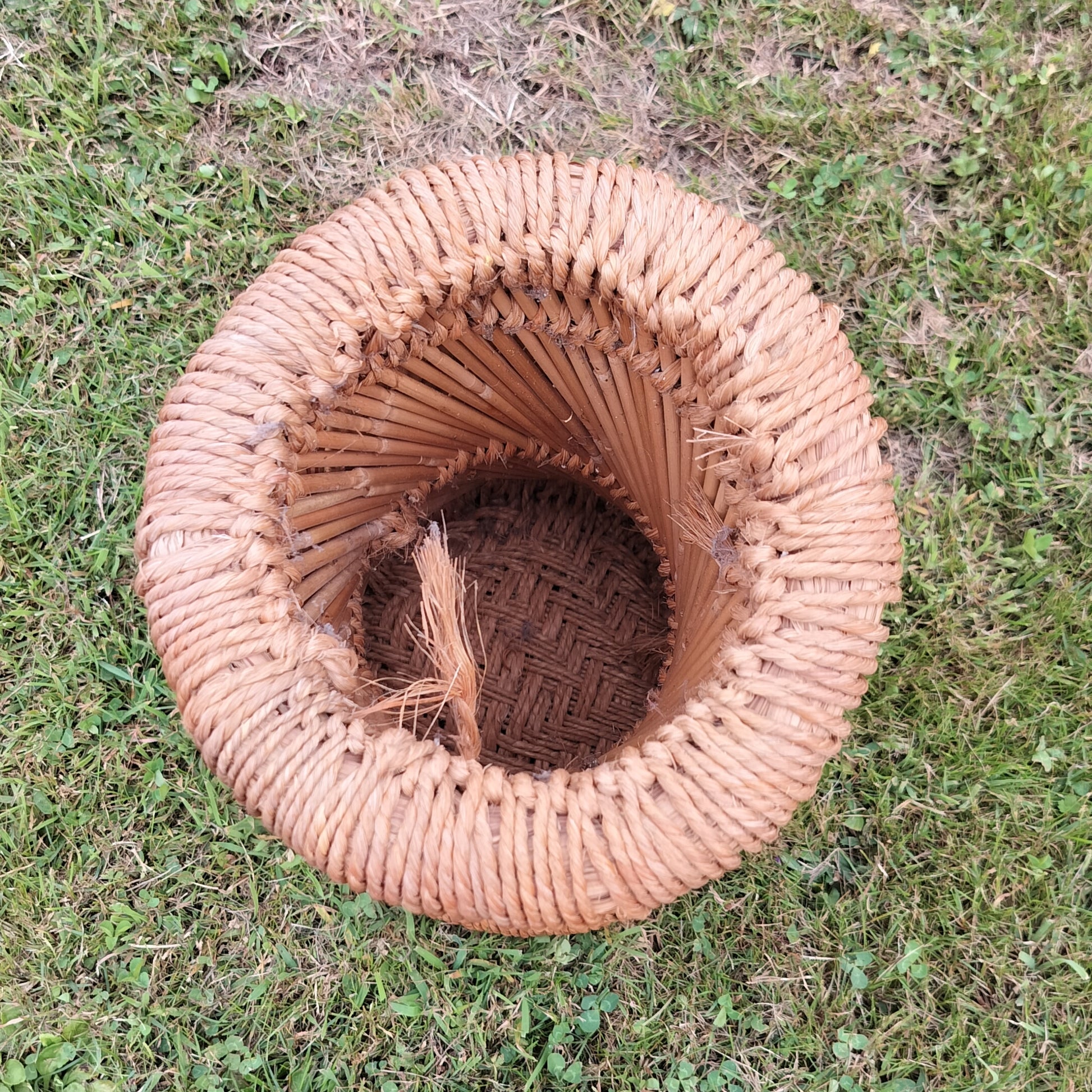 Bunden af Secondhand - Retro elefantfod af bambus og flet Ø 24,5 x H 35,5 cm (lille)