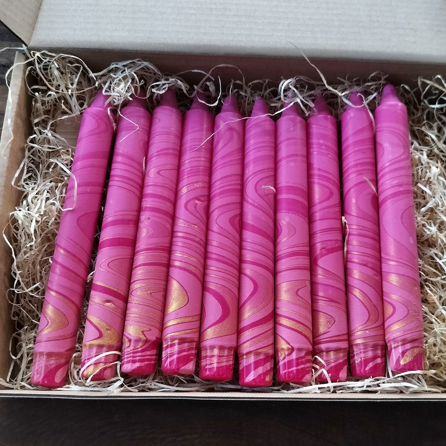 Stearinlys marbled i pink og guld farver