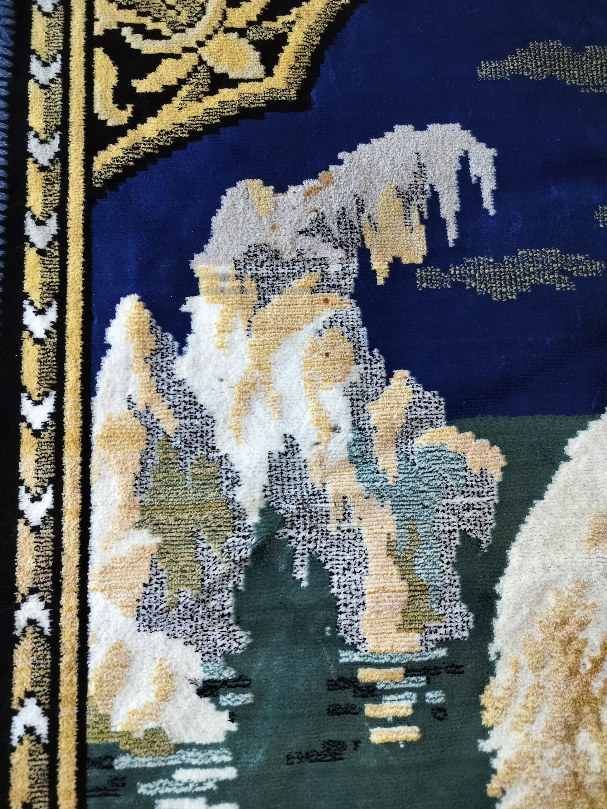 Pletter på tæppe, Secondhand - Tæppe/vægtæppe med isbjørne