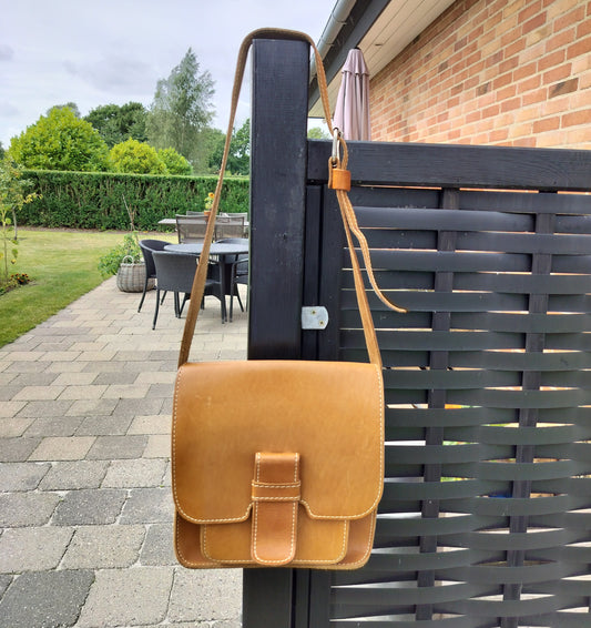 Secondhand - Skuldertaske af kernelæder