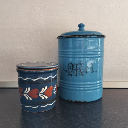 Secondhand Lille krukke med låg fra Abbednæs potteri & Secondhand Glud & Marstrand melbøtte