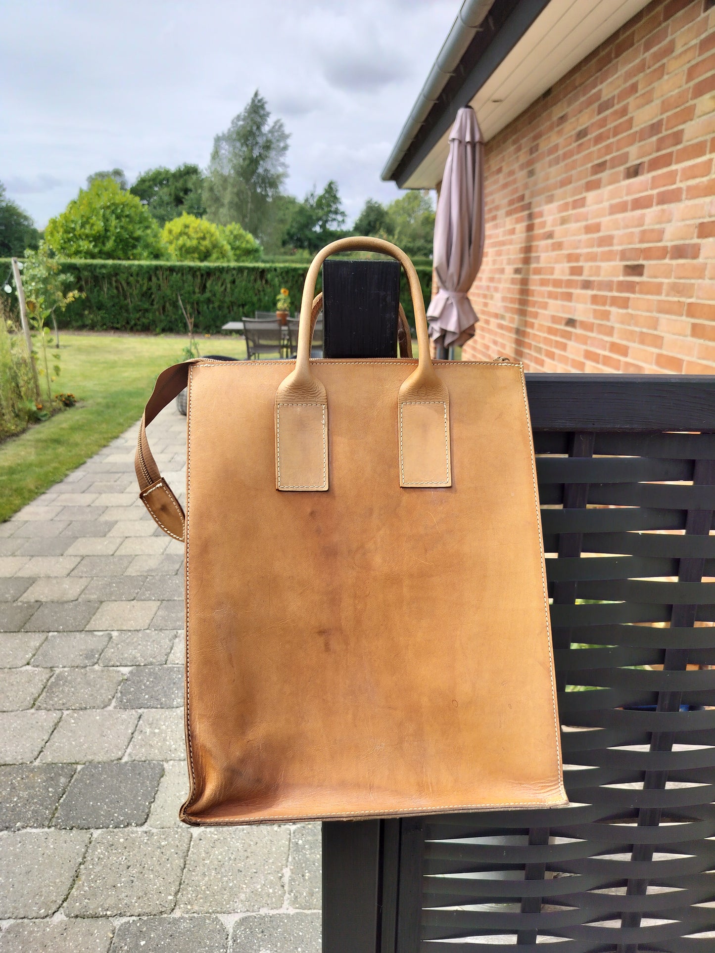 Secondhand - Shopper af kernelæder med lynlås