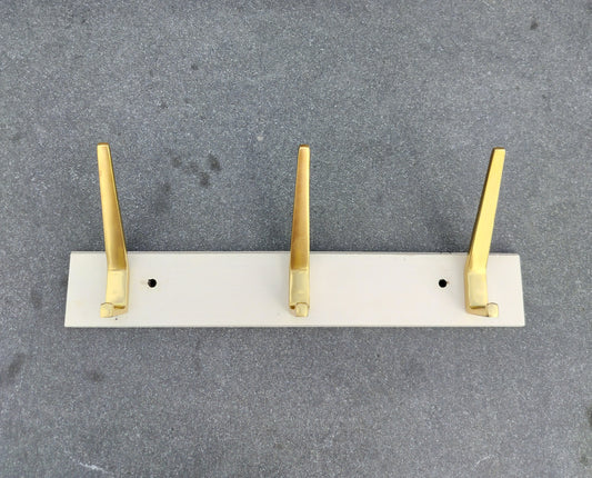 Secondhand - knagerække med 3 messing farvede knager